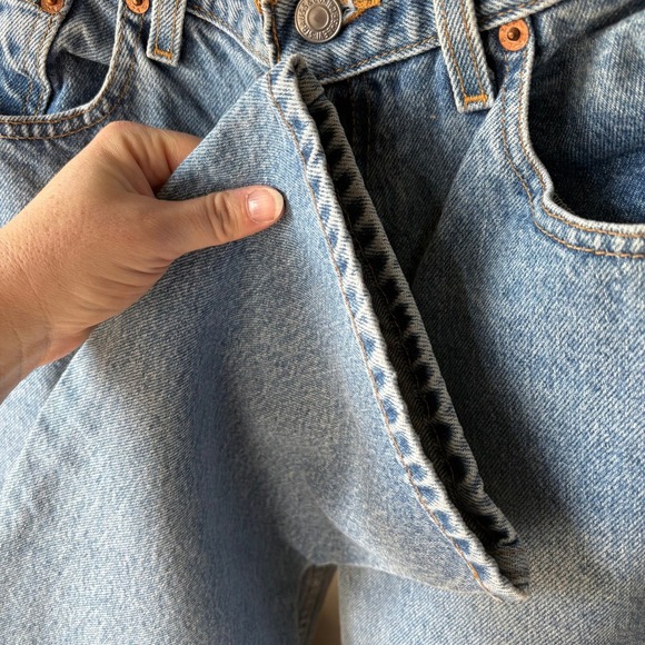 Vintage Levi's 560 Loose Fit Straight Leg Jeans • Classic Light Wash • Size 10 - Picture 7 of 9